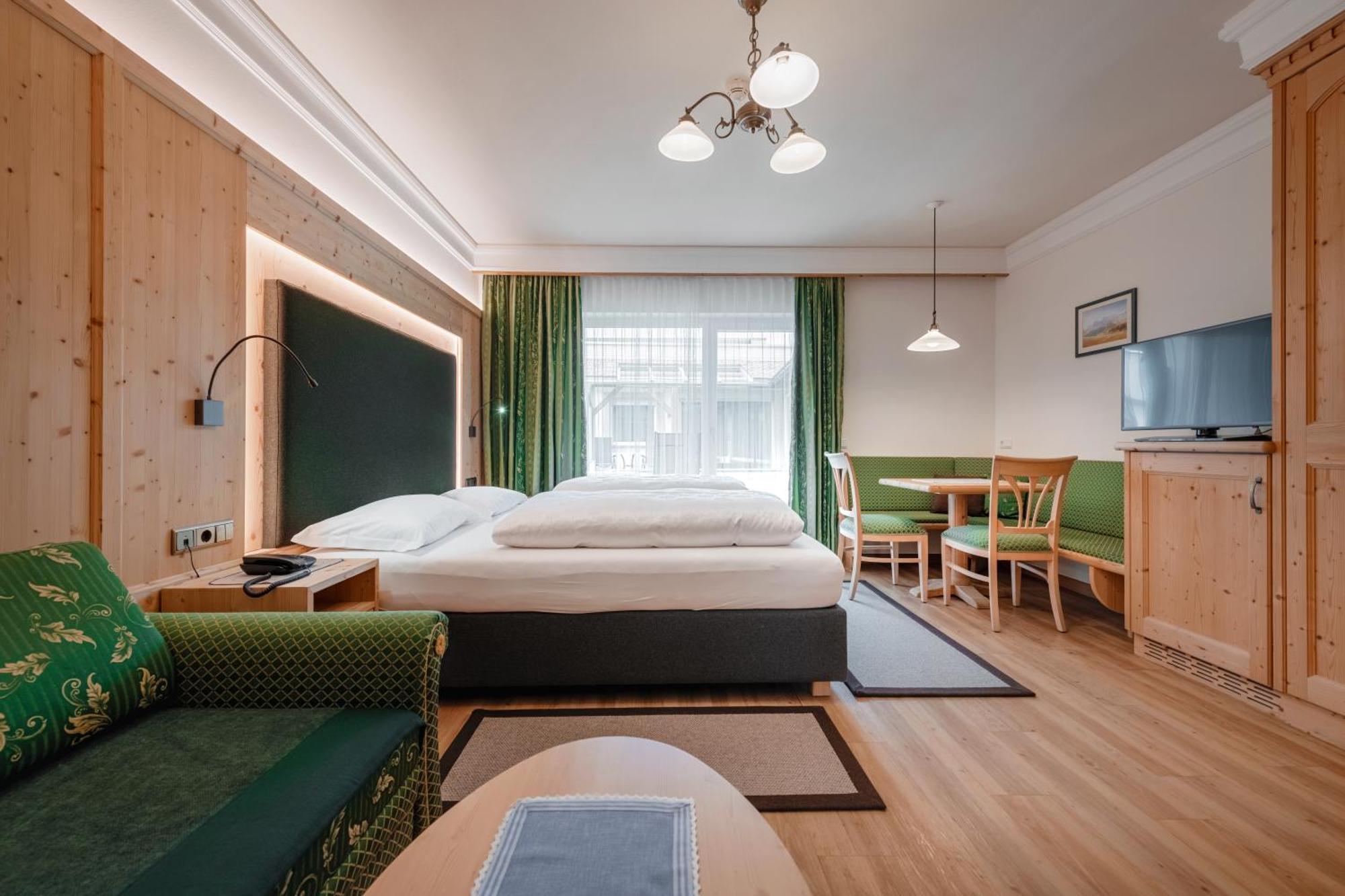 Hotel Sureghes オルティゼーイ エクステリア 写真