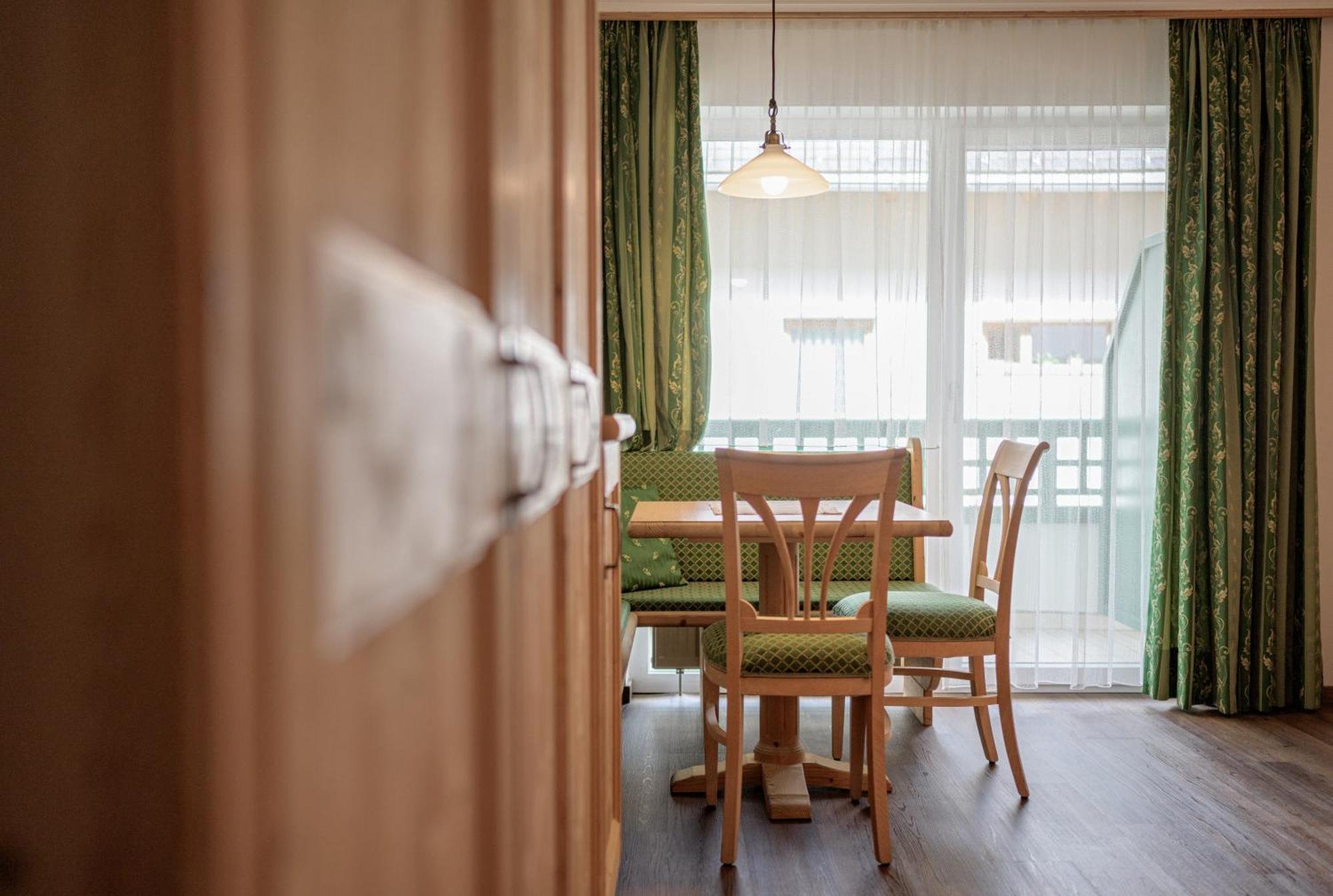 Hotel Sureghes オルティゼーイ エクステリア 写真