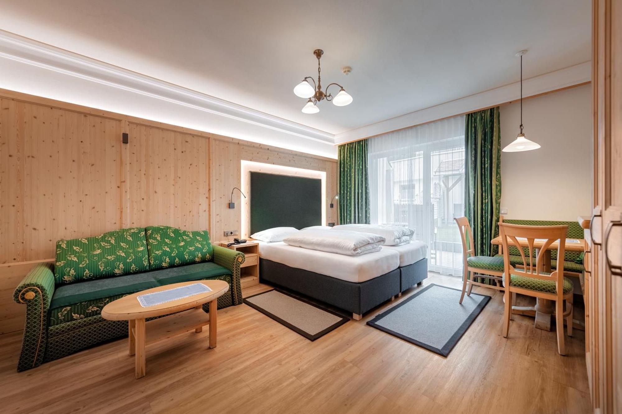 Hotel Sureghes オルティゼーイ エクステリア 写真